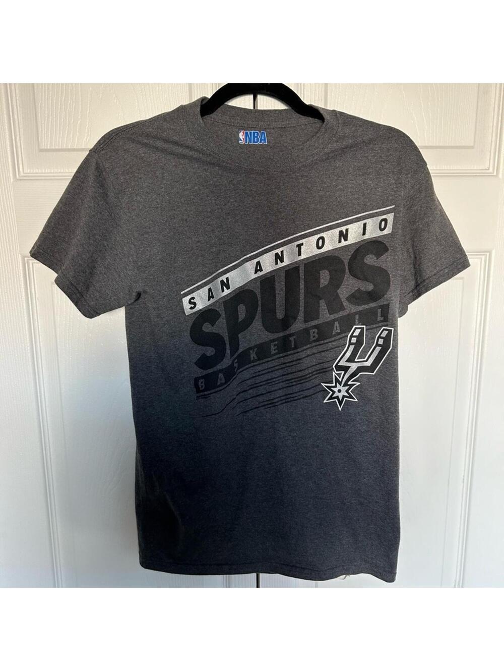 San Antonio Spurs Tshirt - S - NWOT